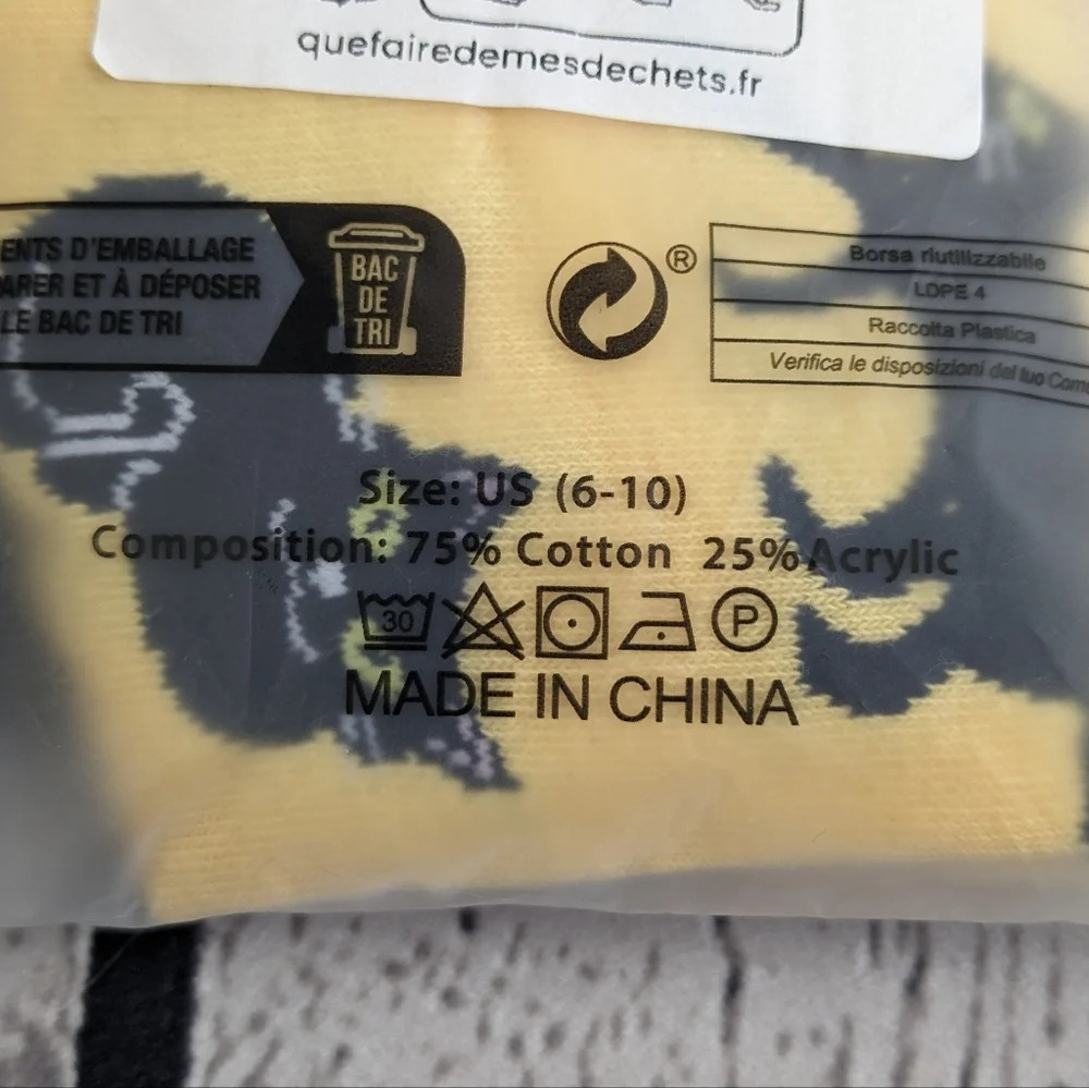 Yellow and black cat socks - Picture 4 of 5